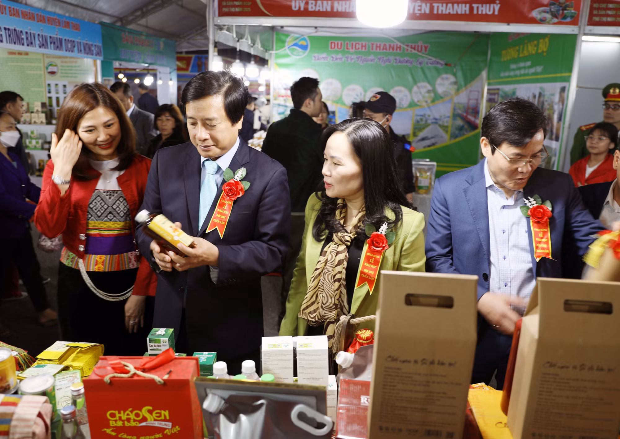 potal-hoi-cho-thuong-mai-va-san-pham-ocop-tinh-phu-tho-nam-2025-7950491.jpg
