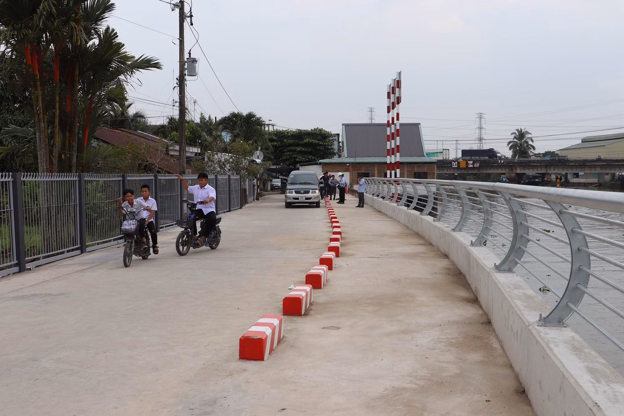 potal-tien-giang-hoan-thanh-dua-vao-su-dung-ke-khac-phuc-sat-lo-bo-kenh-28-7777942.jpg