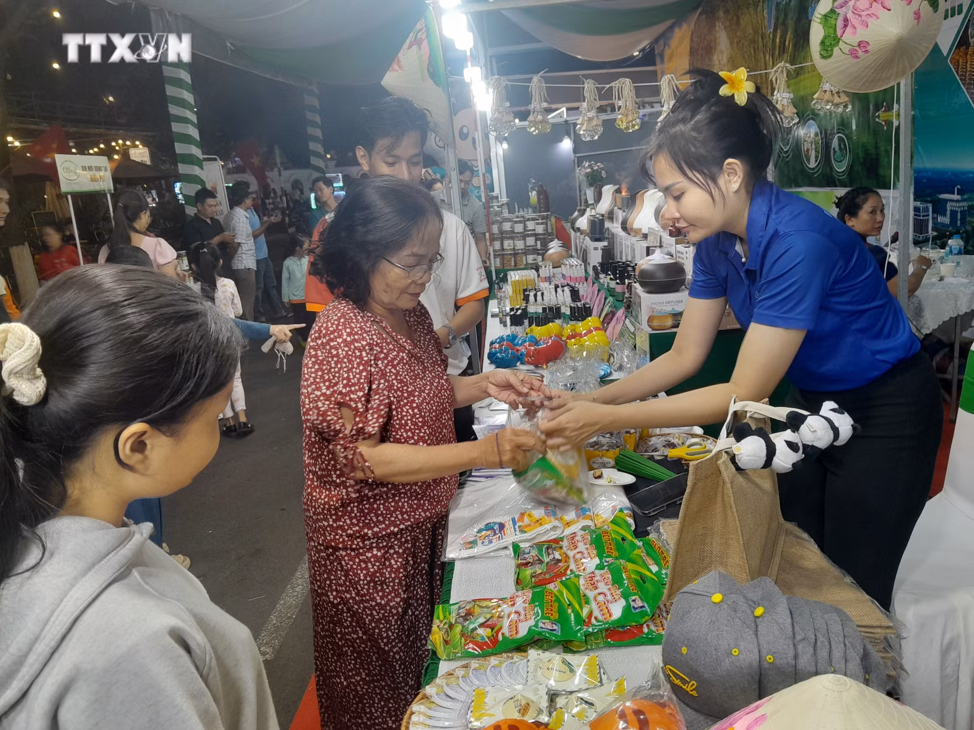 vna-potal-quang-ba-van-hoa-du-lich-am-thuc-dac-trung-cac-tinh-thanh-pho-vung-dong-nam-bo-7790651.jpg