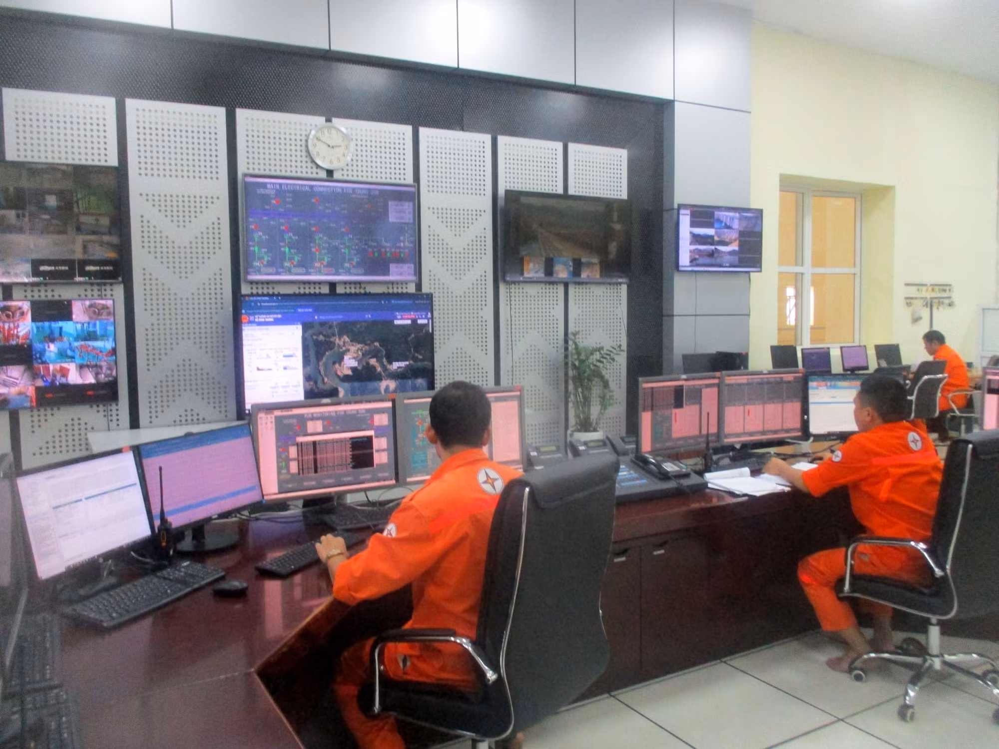 Công trình nhà máy thủy điện Trung Sơn tại huyện miền núi Quan Hóa, Thanh Hóa luôn đảm bảo an toàn khi vận hành. Ảnh: Nguyễn Nam-TTXVN