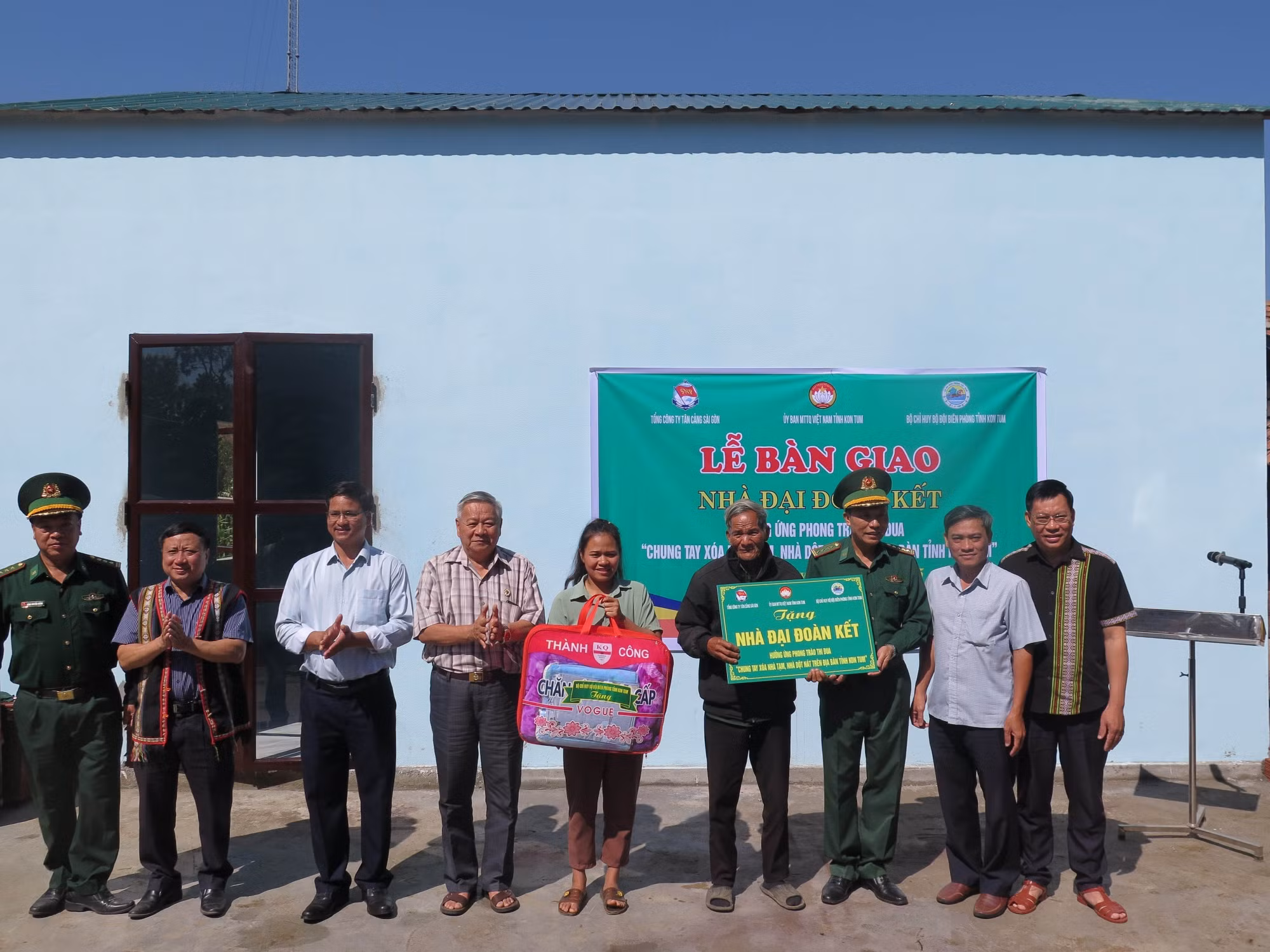 potal-xoa-nha-tam-nha-dot-nat-tham-tinh-quan-dan-o-bien-gioi-kon-tum-7972214.jpg
