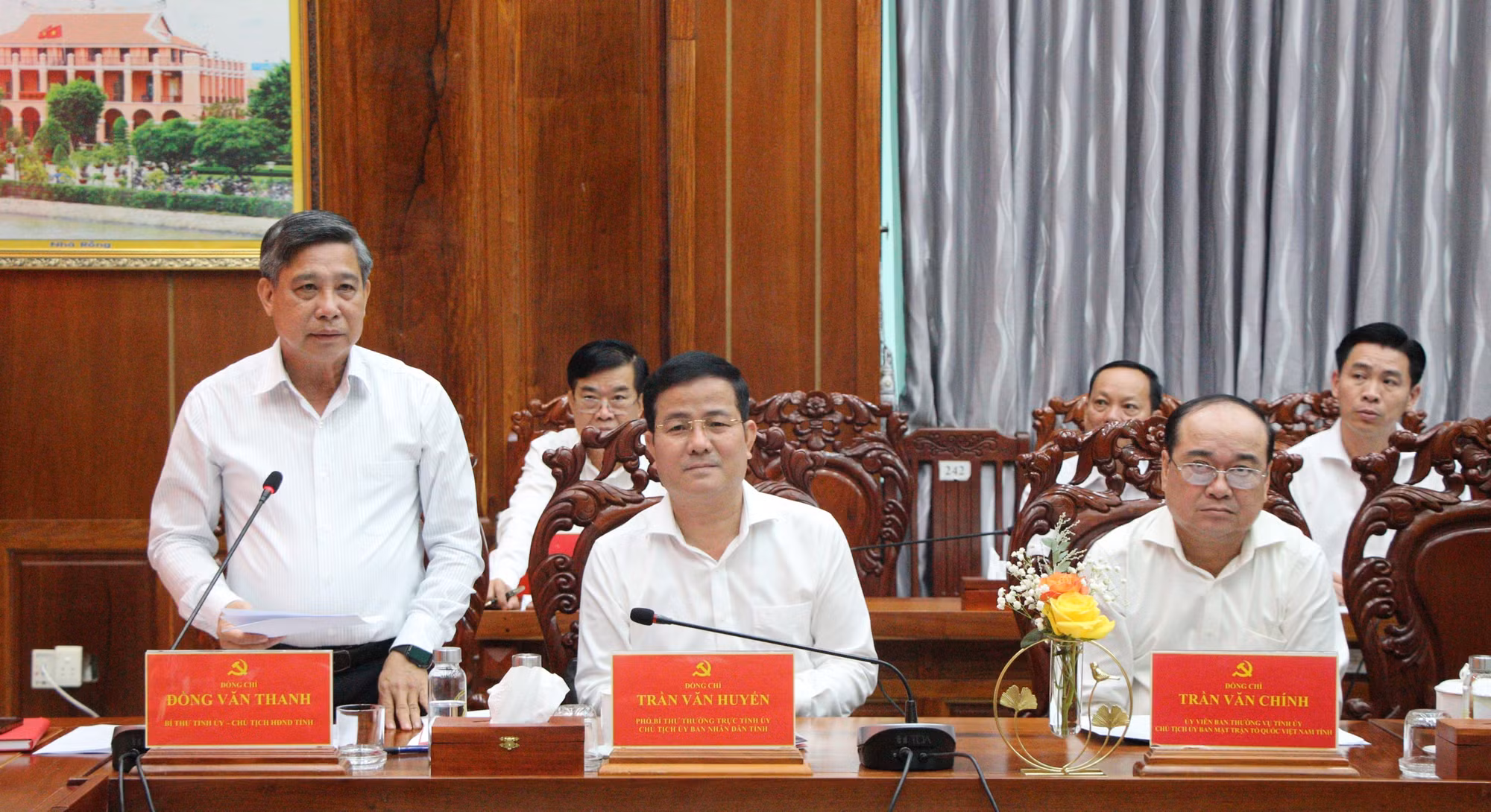 potal-cong-bo-quyet-dinh-kiem-tra-cua-bo-chinh-tri-doi-voi-ban-thuong-vu-tinh-uy-hau-giang-7868926.jpg
