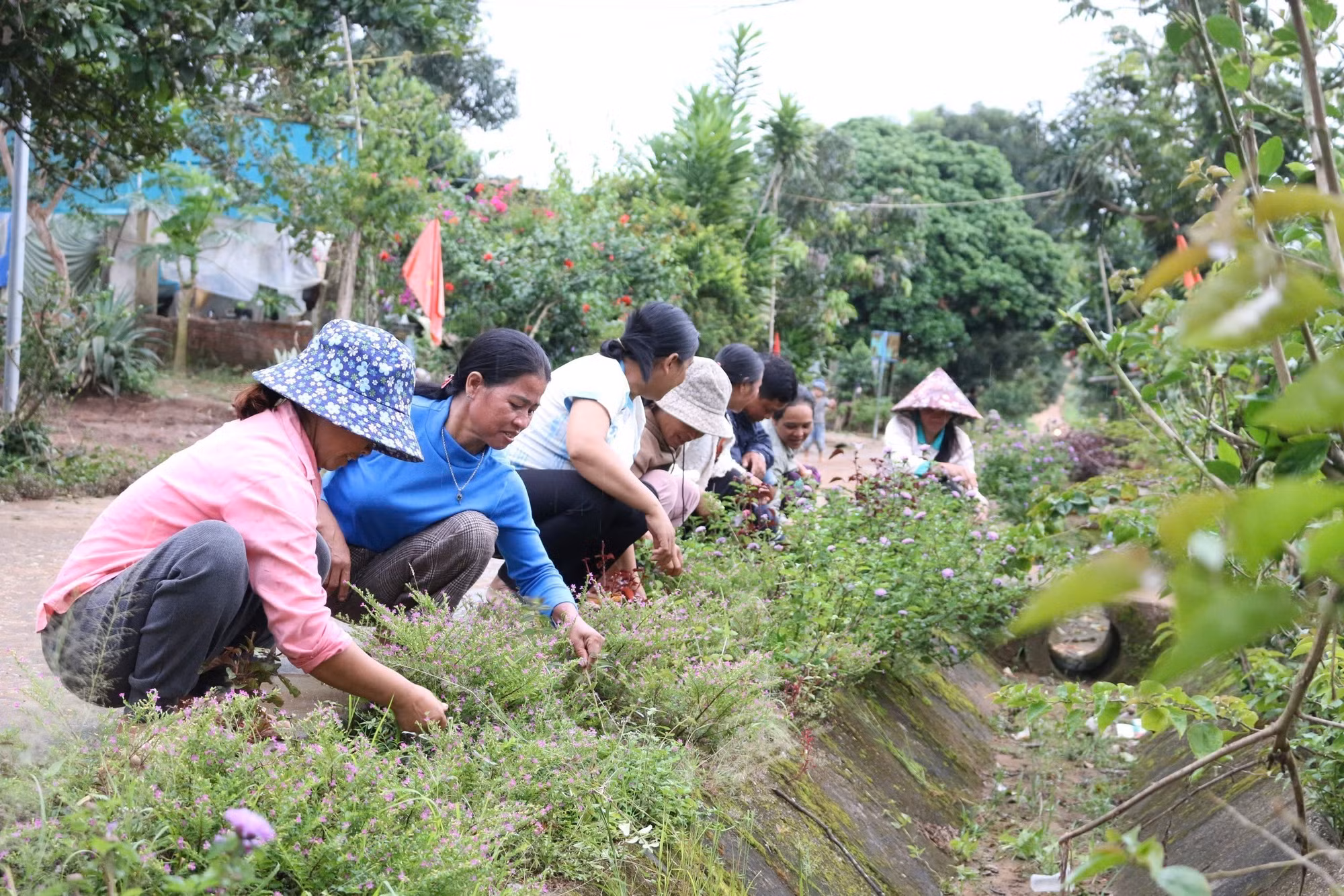 potal-kon-tum-xay-dung-dang-vung-manh-bam-sat-co-so-7877039.jpg