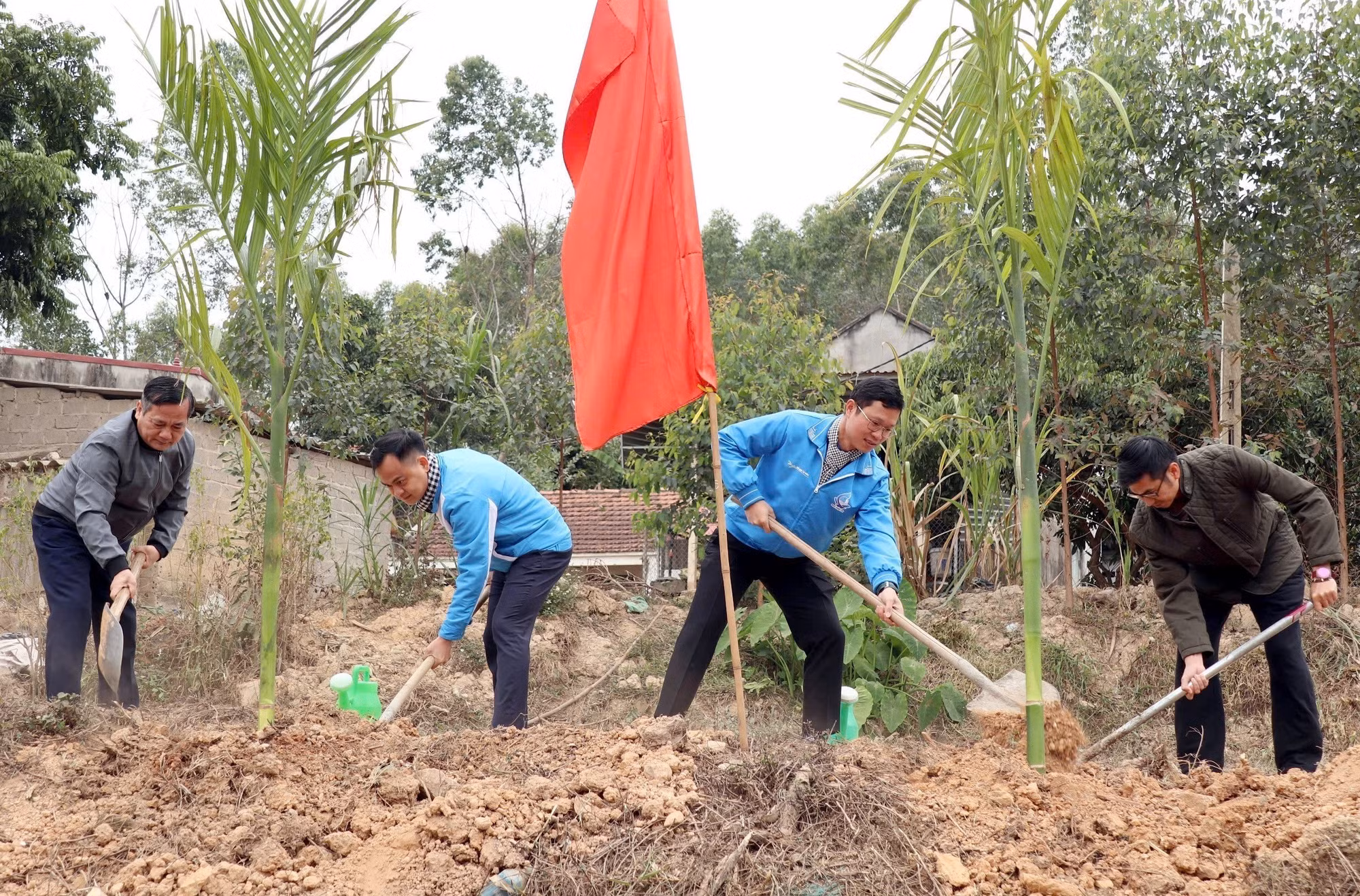 potal-trao-tang-cong-trinh-rung-cay-thanh-nien-phu-xanh-dat-trong-doi-troc-7847463.jpg