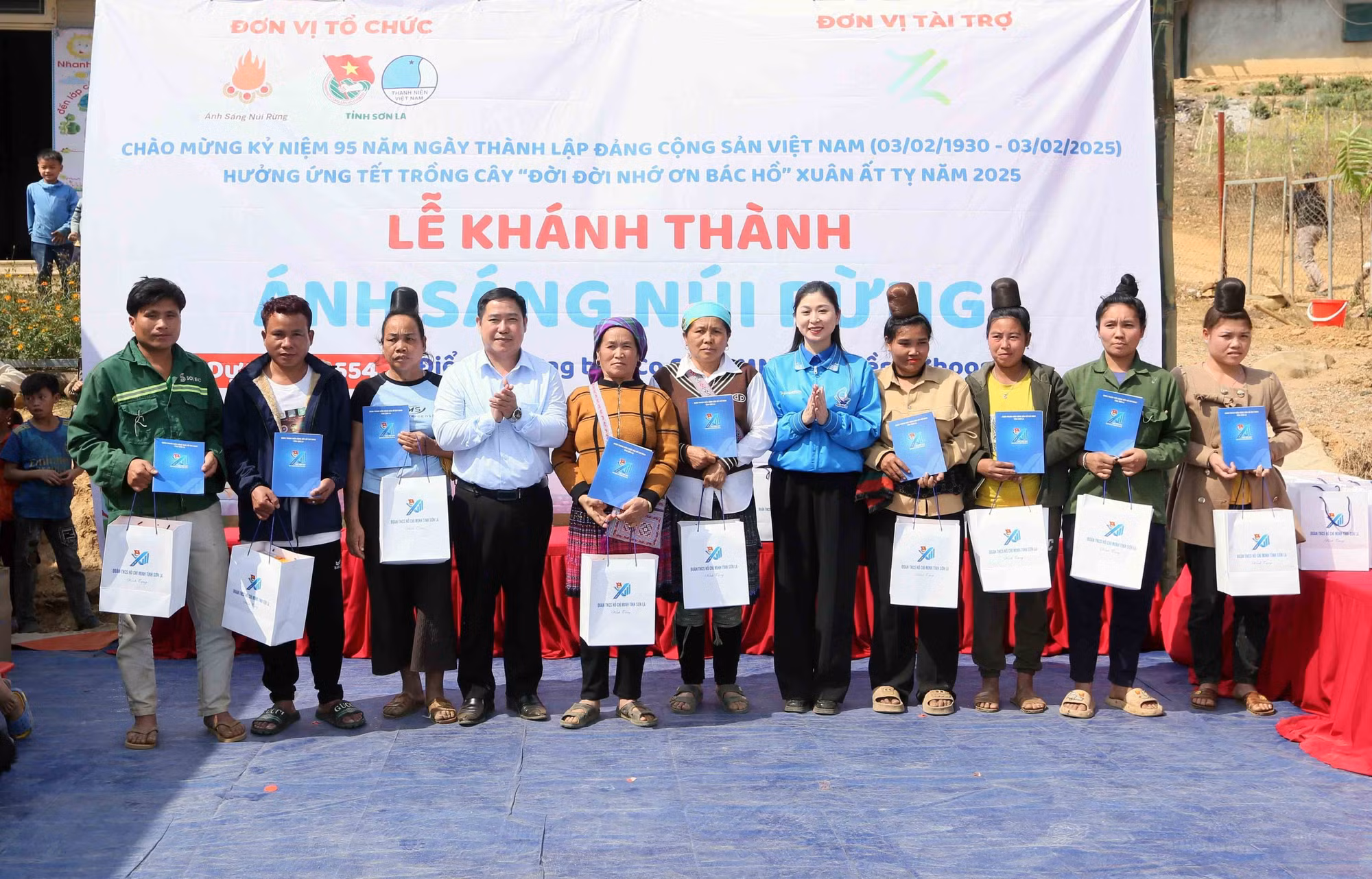 potal-khanh-thanh-cong-trinh-anh-sang-nui-rung-tai-son-la-7838028.jpg