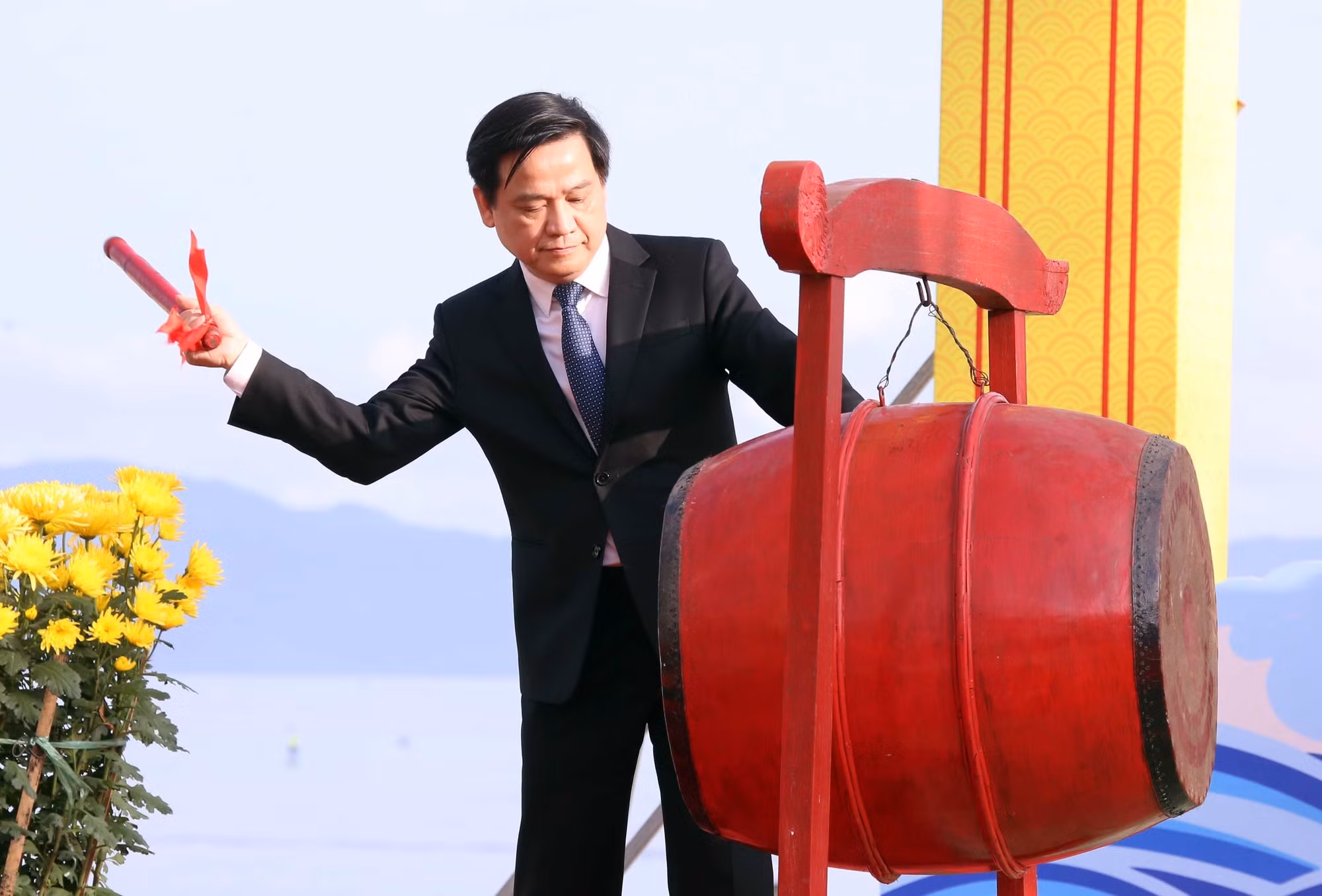 potal-da-nang-khai-mac-le-hoi-cau-ngu-truyen-thong-quan-thanh-khe-nam-2025-7859878.jpg