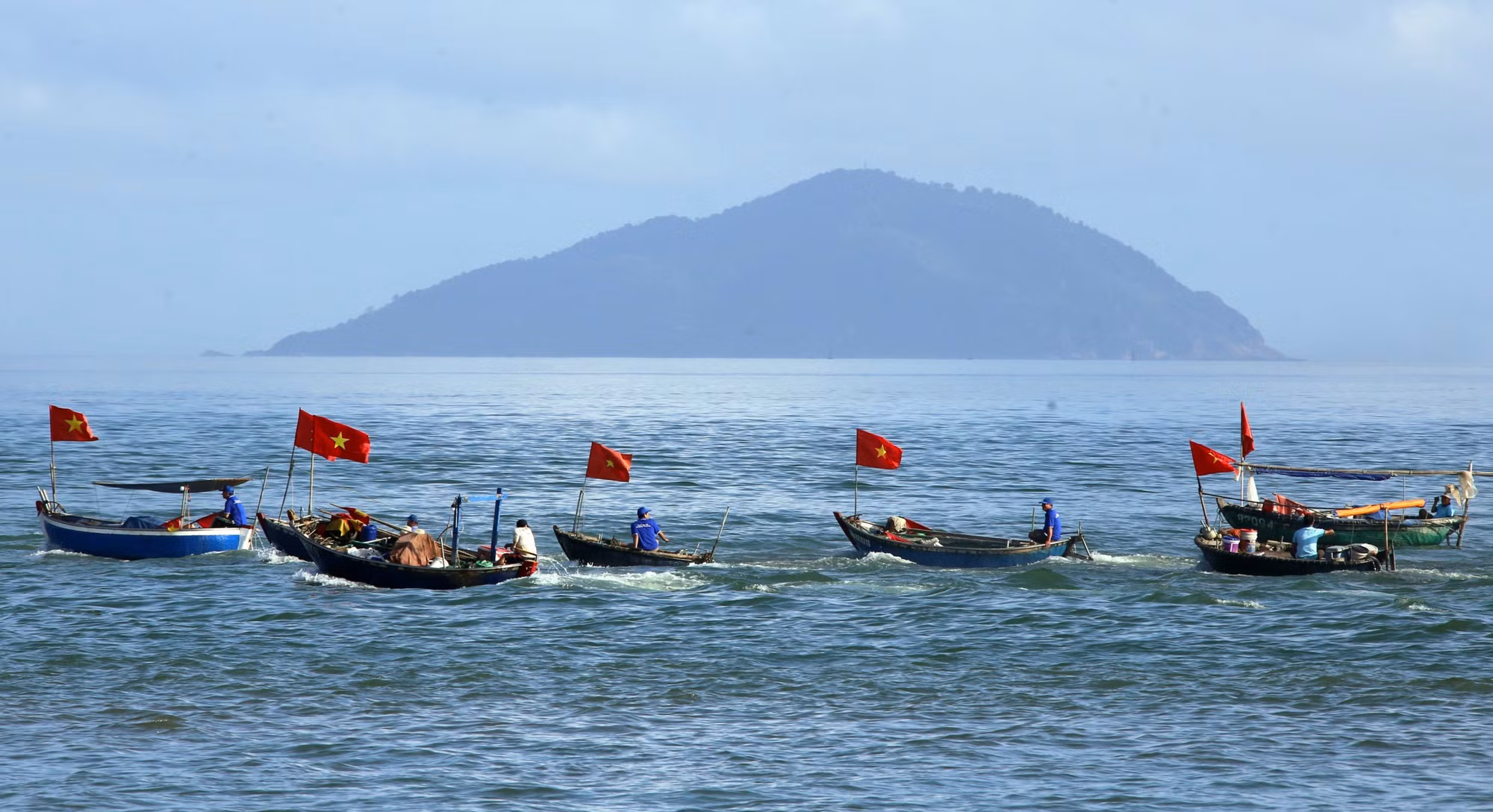 potal-da-nang-khai-mac-le-hoi-cau-ngu-truyen-thong-quan-thanh-khe-nam-2025-7859873.jpg