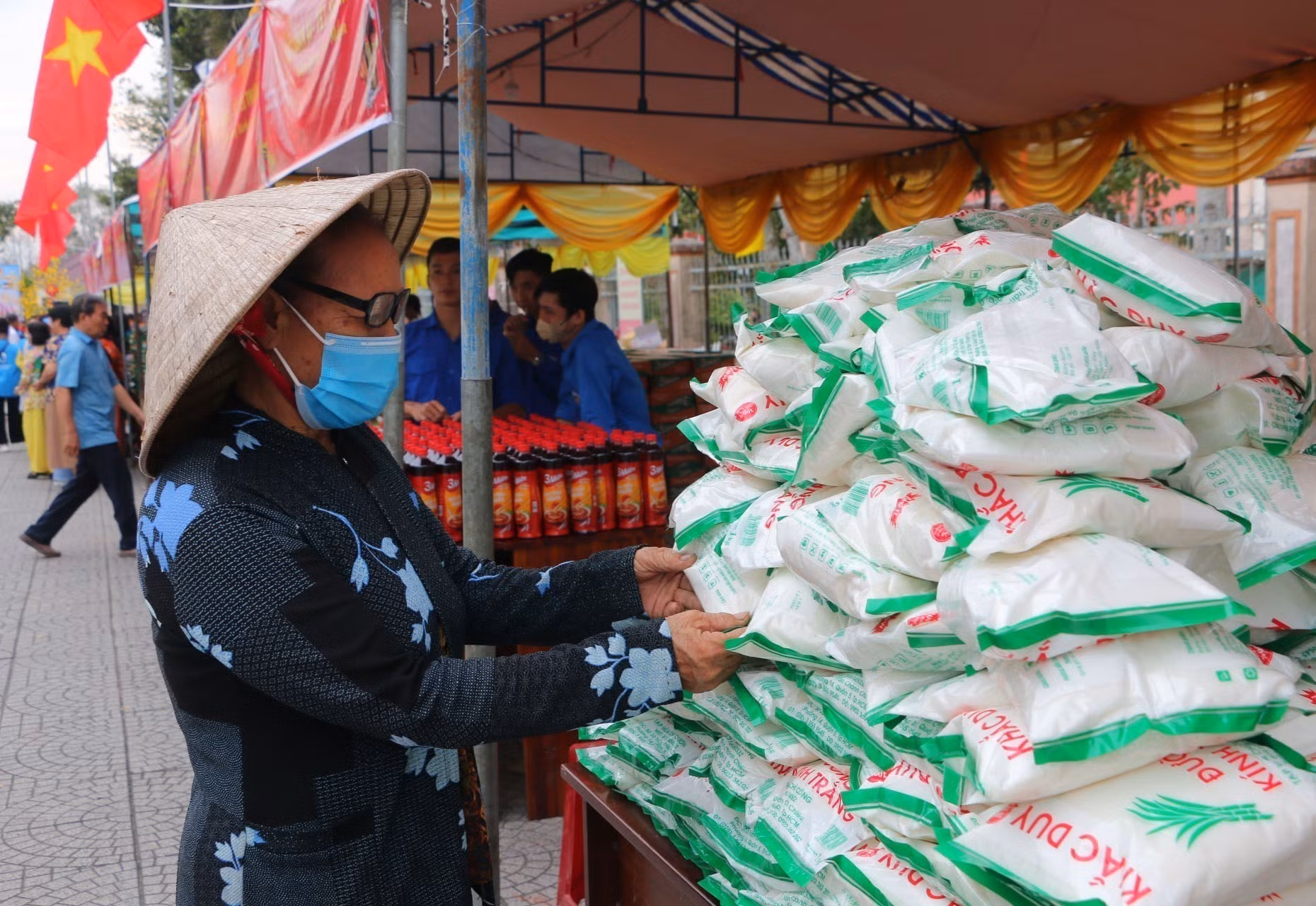 potal-soc-trang-to-chuc-chuong-trinh-tet-nhan-ai-tet-yeu-thuong-mang-xuan-cho-ho-ngheo-7805112.jpg