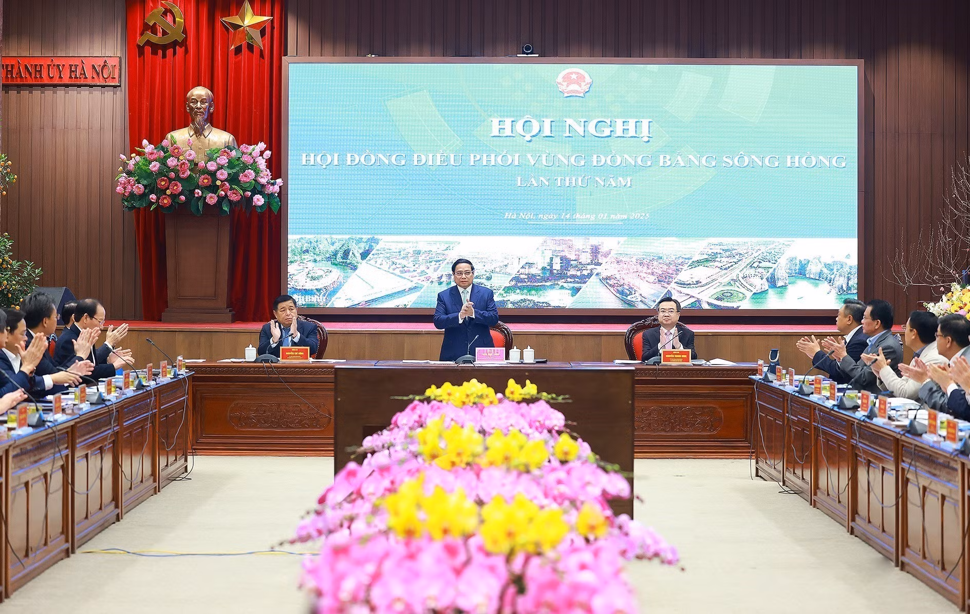 Thủ tướng Phạm Minh Chính chủ trì hội nghị. Ảnh: Dương Giang-TTXVN