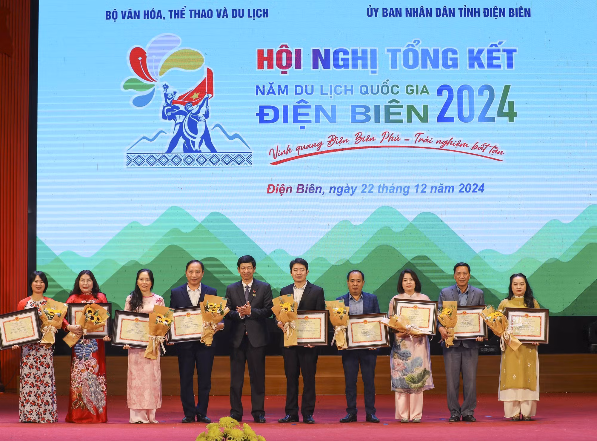 potal-hoi-nghi-tong-ket-nam-du-lich-quoc-gia-dien-bien-2024-7770443.jpg