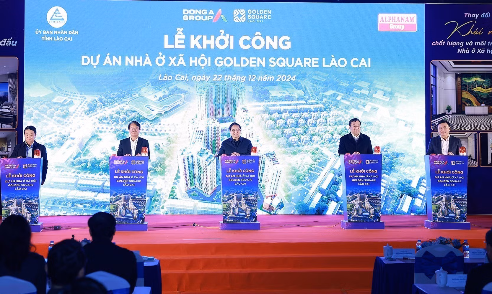 Thủ tướng Phạm Minh Chính và các đại biểu khởi công dự án nhà ở xã hội tại Lào Cai. Ảnh: Dương Giang-TTXVN