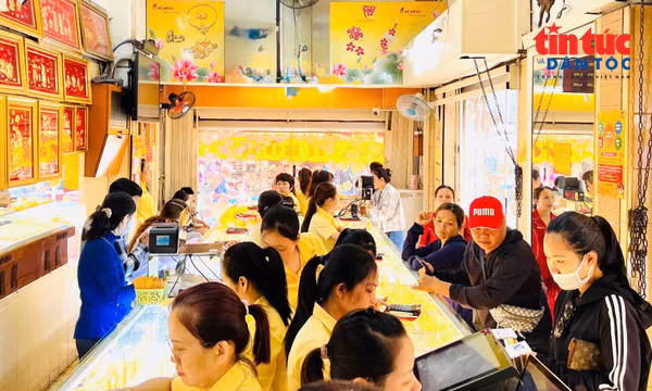 Giá vàng sáng 29/9 giảm mạnh, chênh lệch giao dịch ngày càng lớn