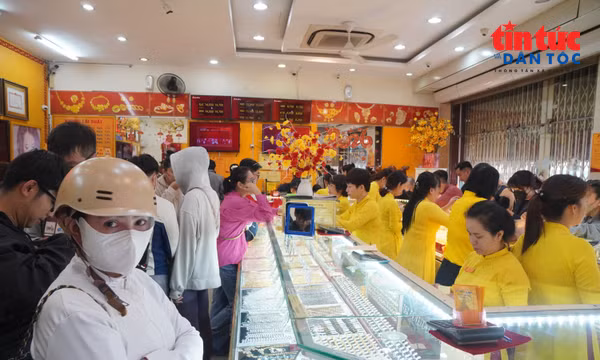 Giá vàng sáng 6/10: SJC ổn định, vàng nhẫn tăng giảm trái chiều