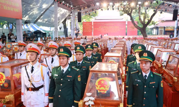 Trang nghiêm lễ viếng, truy điệu và an táng 731 hài cốt liệt sĩ