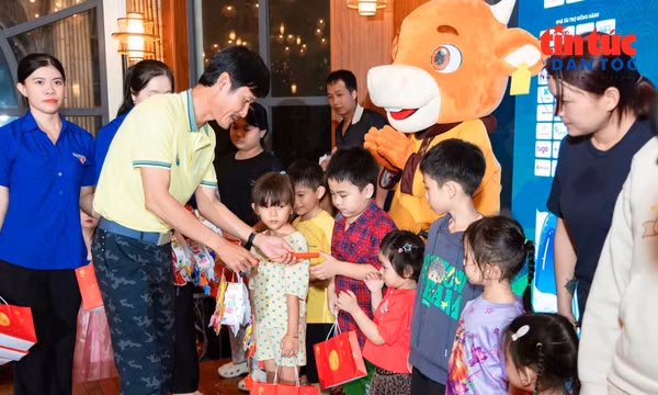 TP Hồ Chí Minh mang Trung thu ấm áp đến với trẻ em khó khăn