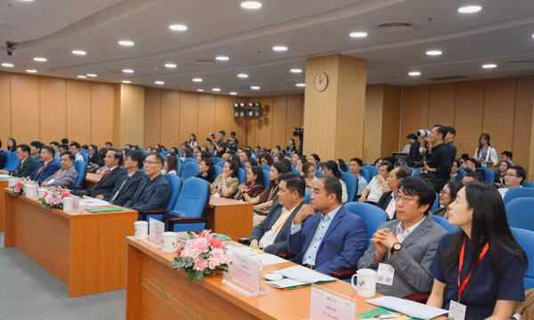 Hội thảo thu hút nhiều bác sĩ và đại biểu chuyên ngành thẩm mỹ đến tham dự.