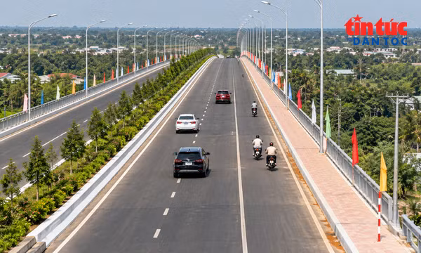Mở lại giao lộ Quốc lộ 13 dẫn vào cầu Phú Long để giảm ùn tắc giao thông