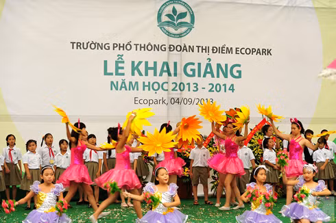 Tưng bừng khai giảng trường Đoàn Thị Điểm Ecopark ảnh 1