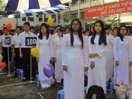 Chật vật khai giảng trong mưa ảnh 5