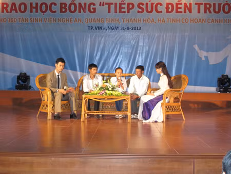 “Tiếp sức đến trường” cho tân sinh viên vượt khó ảnh 1