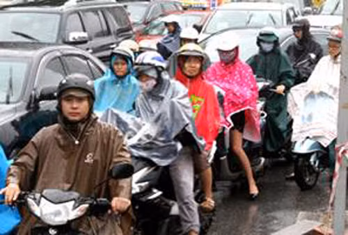 Ùn tắc giao thông cục bộ vào thời điểm khai giảng ảnh 1