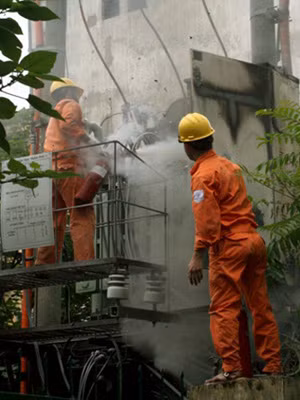  Nổ trạm biến áp tại Văn Quán, Hà Nội ảnh 2