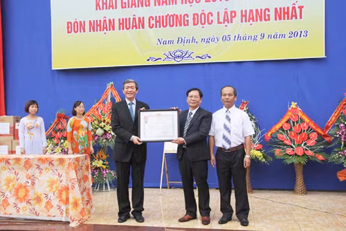 Lãnh đạo Đảng, Nhà nước dự lễ khai giảng năm học mới ảnh 1