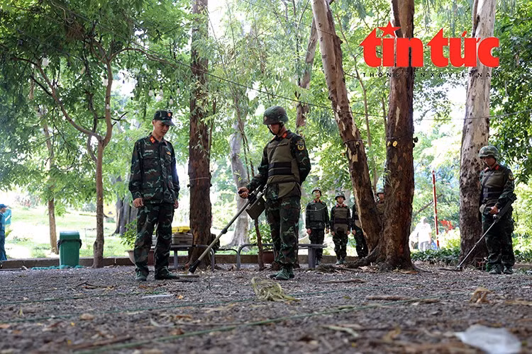 Công viên Lê Thị Riêng: Bắt đầu khảo sát, định vị hố chôn tập thể tìm kiếm hài cốt liệt sĩ