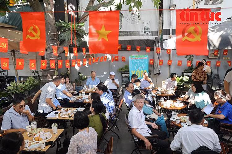 Gần dân từ ly cà phê: Chính quyền xuống cơ sở lắng nghe.
