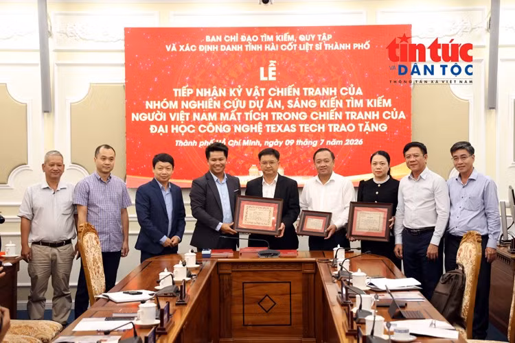 TP Hồ Chí Minh tiếp nhận hồ sơ chôn cất liệt sĩ và kỷ vật chiến tranh.