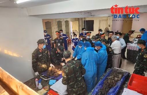 Phát hiện 5 bộ hài cốt liệt sĩ trong đợt tìm kiếm tại Công viên Lê Thị Riêng.
