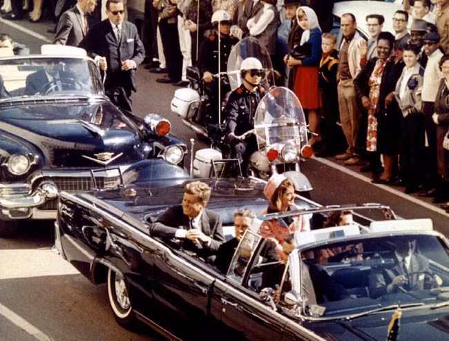 Hình ảnh về ngày định mệnh của cố Tổng thống Mỹ Kennedy ảnh 3