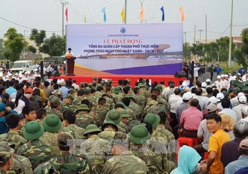Đà Nẵng: Tổng ra quân Ngày Chủ nhật xanh - sạch - đẹp hưởng ứng APEC 2017 ảnh 1