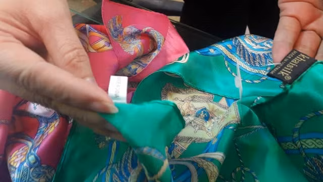 Bộ trưởng Trần Tuấn Anh yêu cầu báo cáo về xuất xứ khăn lụa Khaisilk ảnh 1