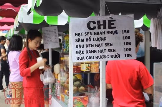 Phố hàng rong ngày càng hút khách, người bán thu nhập tăng ảnh 2