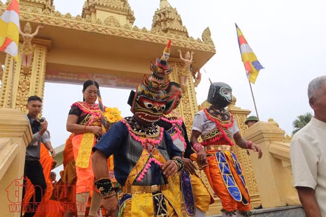 Lễ dâng y Kathina tại chùa Khmer ảnh 1
