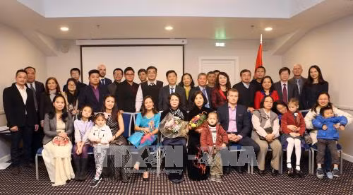 Phó Chủ tịch nước gặp mặt cộng đồng người Việt tại Latvia ảnh 2