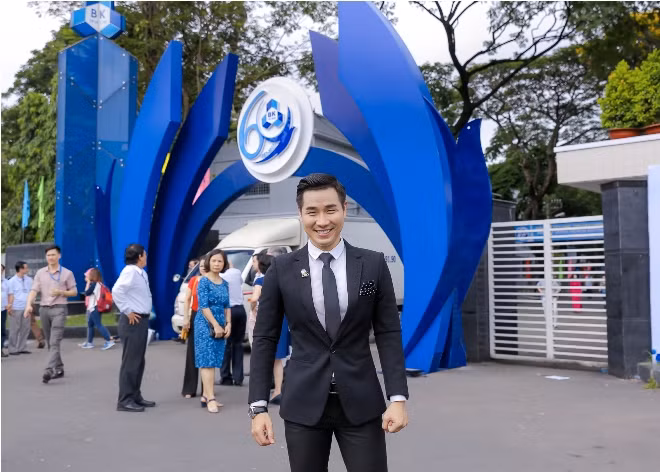 MC Nguyên Khang 'quậy tưng bừng' trong lễ kỷ niệm 60 năm thành lập trường Bách Khoa ảnh 9