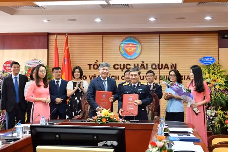 Hải quan ký với 5 ngân hàng thí điểm nộp thuế điện tử ảnh 1