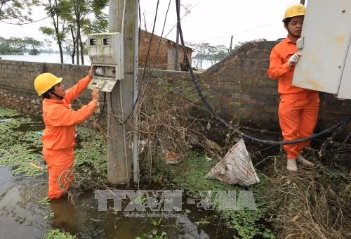 Hà Nội cơ bản cấp điện trở lại cho người dân bị ngập lụt ảnh 1