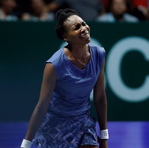 WTA Tour Finals: Karolina Pliskova, Garbine Muguruza thắng trận đầu ảnh 2