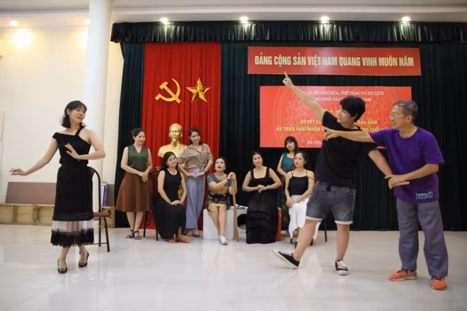 Đi đâu, xem gì dịp cuối tháng 10 tại Hà Nội ảnh 5