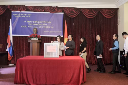 Đại sứ quán Việt Nam tại Nga phát động ủng hộ đồng bào lũ lụt ảnh 2