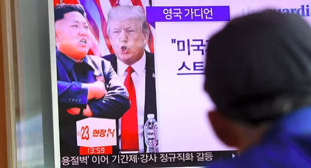 Tàu sân bay lớn nhất Mỹ cập cảng Hàn Quốc, Tổng thống Trump cảnh báo 'mọi việc đã sẵn sàng' ảnh 1