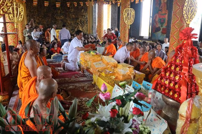 Lễ dâng y Kathina tại chùa Khmer ảnh 4