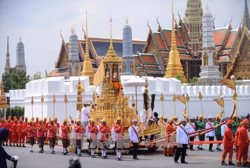 Trang trọng, xúc động lễ hóa thân Nhà Vua Thái Lan Bhumibol Adulyadej ảnh 3