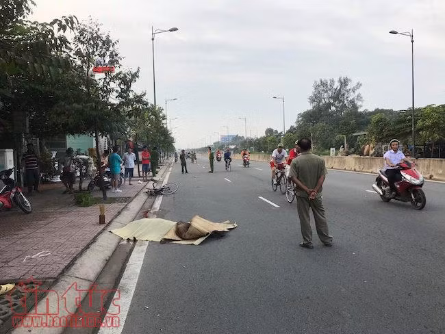 ‘Xe điên’ đâm chết người đàn ông chạy xe đạp lúc rạng sáng ảnh 1