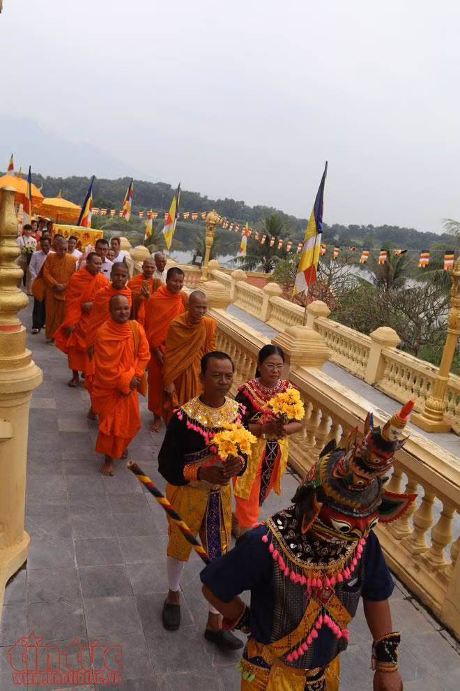 Lễ dâng y Kathina tại chùa Khmer ảnh 6