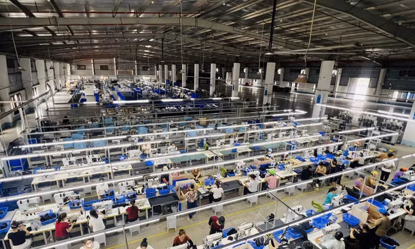 Công ty TNHH Giày Thịnh Hồng, khu công nghiệp Long Bình An đang tạo việc làm ổn định cho hơn 300 lao động.