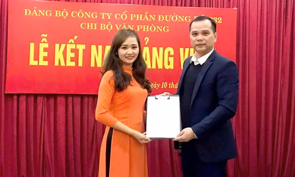 Đảng bộ Công ty cổ phần Đường bộ 232 Tuyên Quang tổ chức Lễ kết nạp đảng viên mới.